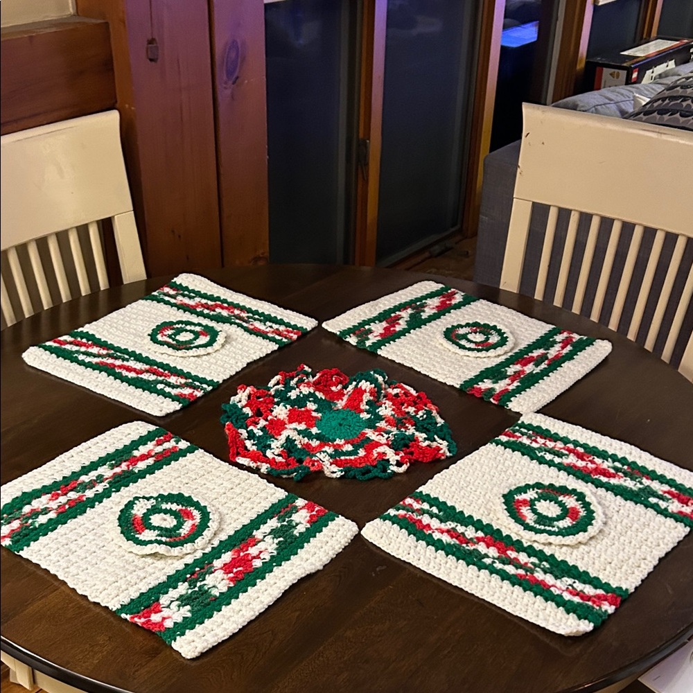 Unique Vintage Set 4 Placemats + 4 Coasters + Doily Retro Christmas Holiday Xmas